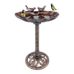 Clamshell Bird Bath with Stones