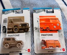 hot wheels Pantone Land Rover & kool kombi