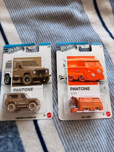 hot wheels Pantone Land Rover & kool kombi