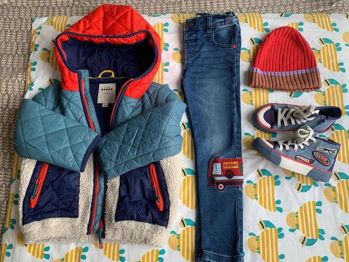 Boys clothing & footwear bundle (size 110/116 aprox. 4-5 years)