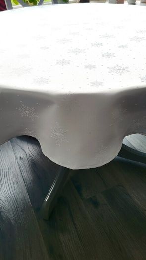 White tablecloths. Made to measure. Round. Rectangular, square - any size.