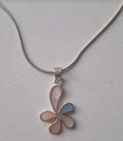 Unique 925 Sterling Silver Mother of Pearl Flower Necklace - Rare Vintage Find