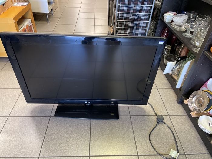 37 inches LG TV