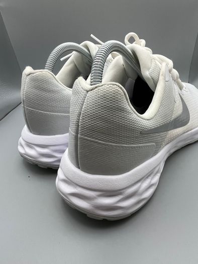 Nike Womens Revolution 6 NN White/Metallic Silver Training Shoes Size 8 EU 42.5