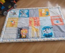 Padded baby mat in excellent condition .More vibrant than the pics .Just washed .12 euro