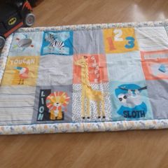 Padded baby mat in excellent condition .More vibrant than the pics .Just washed .12 euro
