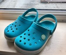 Unisex CROCS genuine turquoise suitable for boys or girls UK10 junior