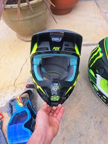 Fox V1 MIPS motorcross helmet
