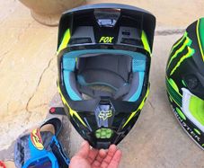 Fox V1 MIPS motorcross helmet
