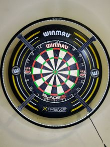 Winmau Blade 5 Dartboard & Surround