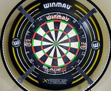 Winmau Blade 5 Dartboard & Surround