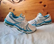 Asics gel kayano 18 sky blue/white Size 6.5 eu 40 in like new condition