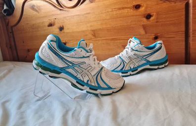 Asics gel kayano 18 sky blue/white Size 6.5 eu 40 in like new condition