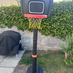 adjustable basketball hoop