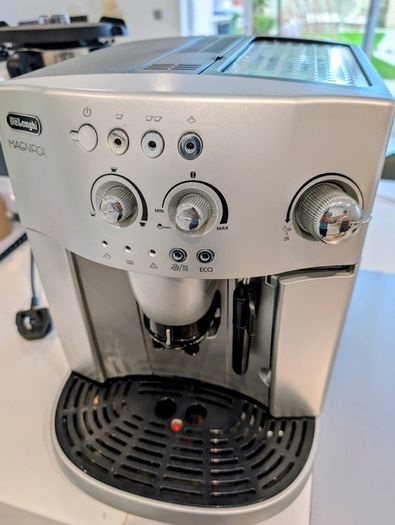 DeLonghi Magnifica Coffee Machine