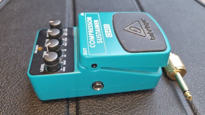 Behringer Compressor CS400