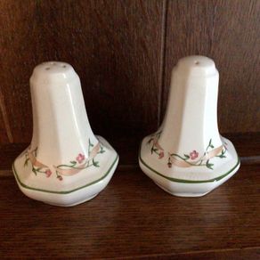 Eternal beau Salt and Pepper Cruet Set