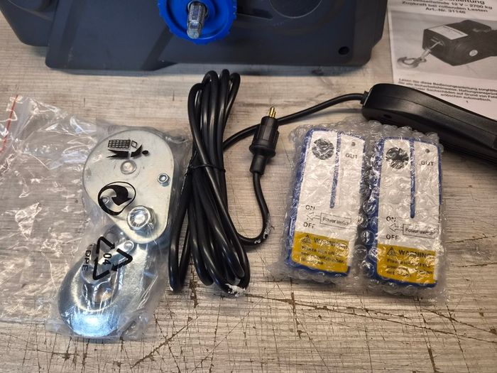 Berger + Schroter 12V Premium Cable Winch with radio remote control