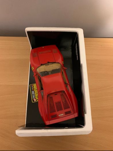 Ferrari GTO 1984 1/18 Burago Model Car