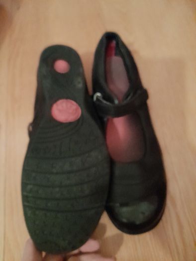 Girl's shoes