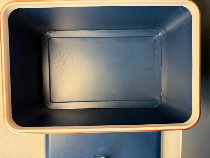 bread bin & matching roll holder