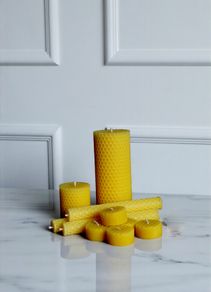 Honeycomb style candles... Pure beeswax. Natural candles