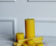 Honeycomb style candles... Pure beeswax. Natural candles
