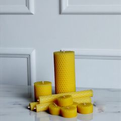 Honeycomb style candles... Pure beeswax. Natural candles