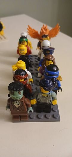 Lego minifigures and accessories