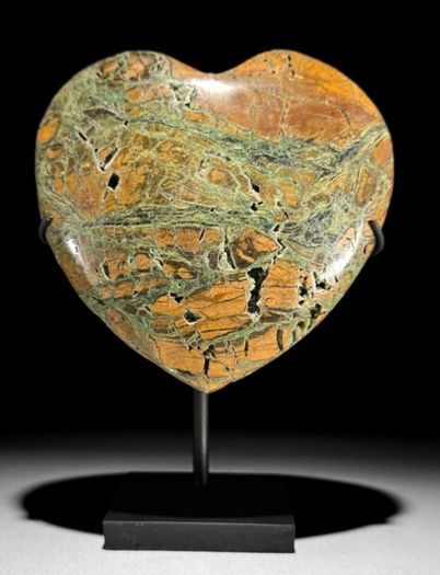 Exquisite Polished Green Smithsonite Heart on Custom Display Stand (21.3 x 15 x 8cm) - Natural Stone
