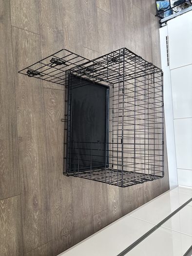 dog crate excellent condition medium size