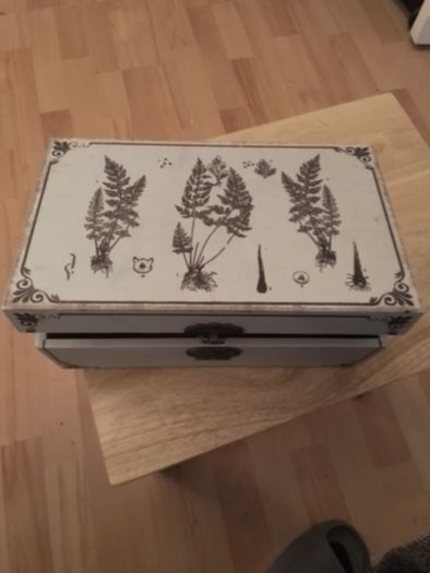 Wooden Box/Durable with Unique Pattern on Top