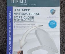 Soft closing toilet seat