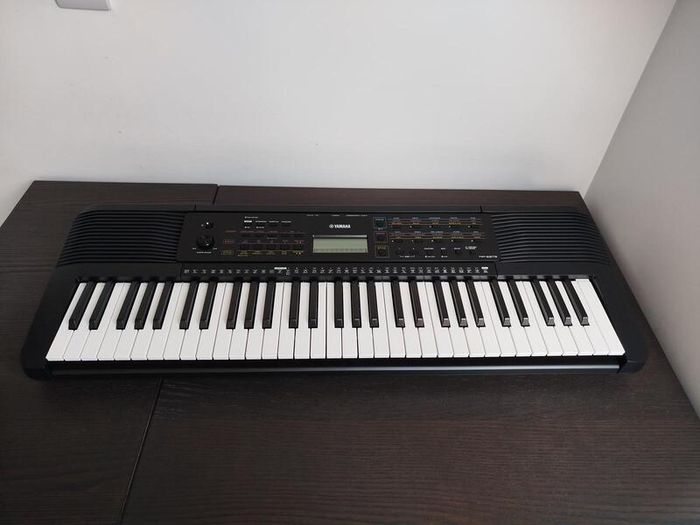 Yamaha PSR-E273 keyboard - brand new