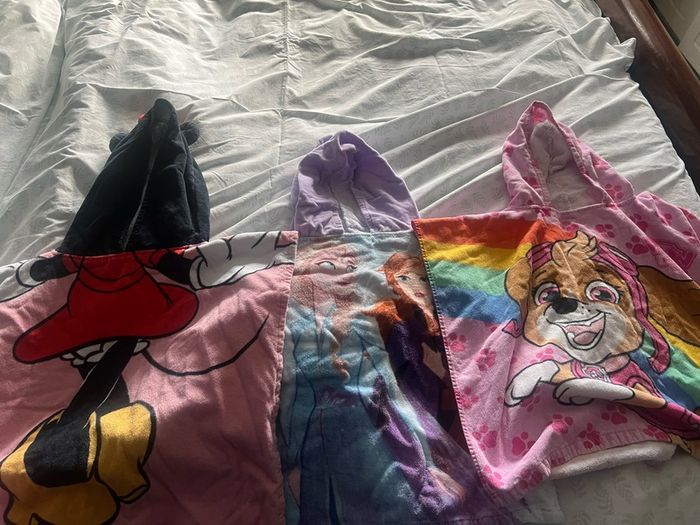 Kids poncho towels with hoods (3)