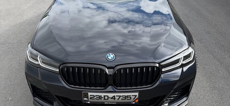 2023 BMW 530e M Sport Pro X Drive,Sunroof, 20 inch