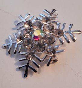 Costume jewellery Snowflake Brooch