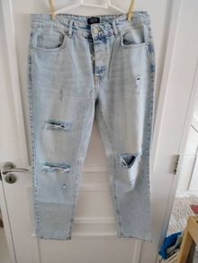 MAN Boohoo unisex distressed denim cotton jeans 34 inch waist and 31 inch leg in very good condition see last two photos for exact measurements FREE STANDARD POSTAGE INCLUDED