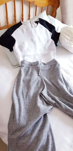 Topshop Black & White Top - Size 6