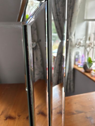 Vanity mirror