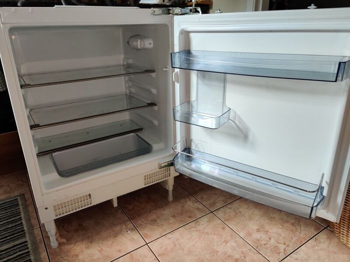 Kenwood Integrated Under Counter Large Fridge  131L  Fully Working