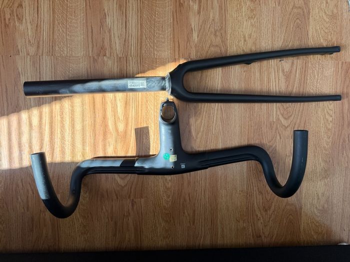 Carbon integrated bars and forks off canyon endurace