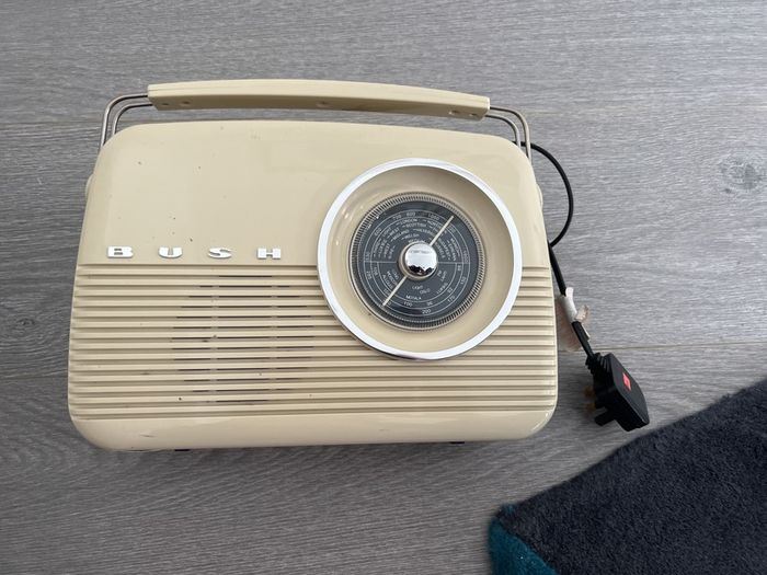Bush retro style radio