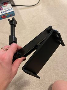 phone holder for car he dad rest so children can watch TV in the back