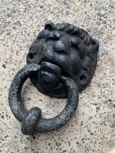 Cast Iron Lion Head Door Knocker.