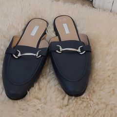 Ladies flats