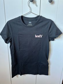 Levi's women ladies t-shirt, mint condition