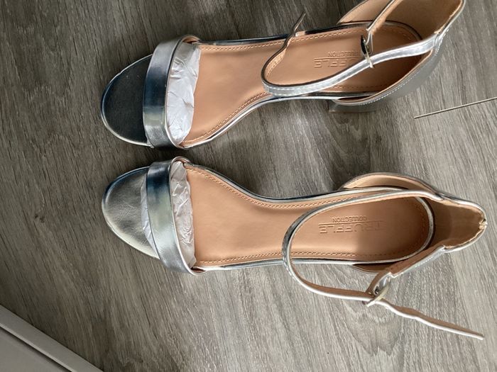 Silver sandles