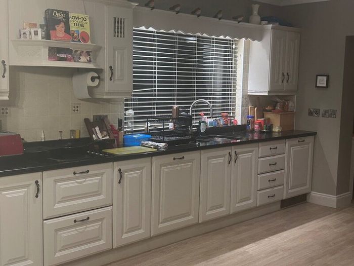 Full kitchen