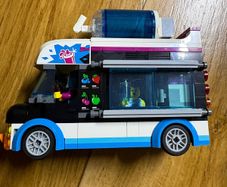 lego City 60384 Penguin Slushy Van